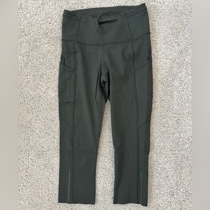 Lululemon Fast & Free Leggings / Size 4 / Dark Green / Crop 17